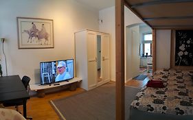 A Lovely Apartment Near Railway Station And Arena.